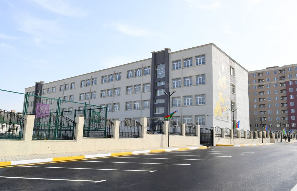 Prezident İlham Əliyev və birinci xanım Mehriban Əliyeva məcburi köçkünlər üçün salınmış “Qobu Park-3” yaşayış kompleksinin açılışında iştirak ediblər (FOTO/VİDEO) (YENİLƏNİB-2)