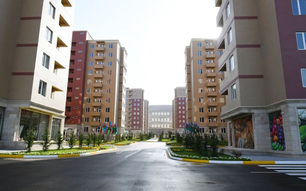 Prezident İlham Əliyev və birinci xanım Mehriban Əliyeva məcburi köçkünlər üçün salınmış “Qobu Park-3” yaşayış kompleksinin açılışında iştirak ediblər (FOTO/VİDEO) (YENİLƏNİB-2)