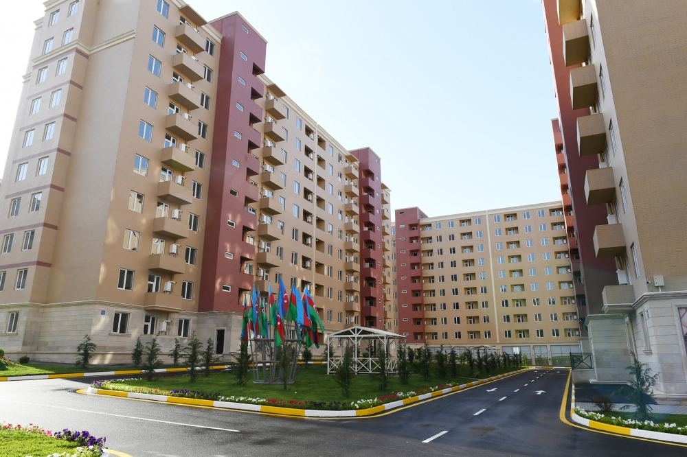 Prezident İlham Əliyev və birinci xanım Mehriban Əliyeva məcburi köçkünlər üçün salınmış “Qobu Park-3” yaşayış kompleksinin açılışında iştirak ediblər (FOTO/VİDEO) (YENİLƏNİB-2)