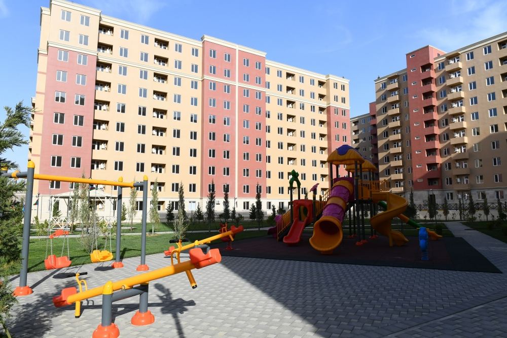 Prezident İlham Əliyev və birinci xanım Mehriban Əliyeva məcburi köçkünlər üçün salınmış “Qobu Park-3” yaşayış kompleksinin açılışında iştirak ediblər (FOTO/VİDEO) (YENİLƏNİB-2)