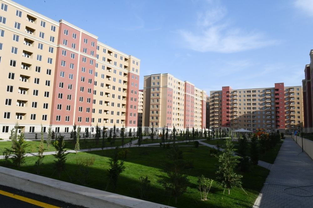Prezident İlham Əliyev və birinci xanım Mehriban Əliyeva məcburi köçkünlər üçün salınmış “Qobu Park-3” yaşayış kompleksinin açılışında iştirak ediblər (FOTO/VİDEO) (YENİLƏNİB-2)