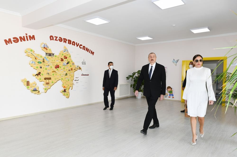 Prezident İlham Əliyev və birinci xanım Mehriban Əliyeva məcburi köçkünlər üçün salınmış “Qobu Park-3” yaşayış kompleksinin açılışında iştirak ediblər (FOTO/VİDEO) (YENİLƏNİB-2)