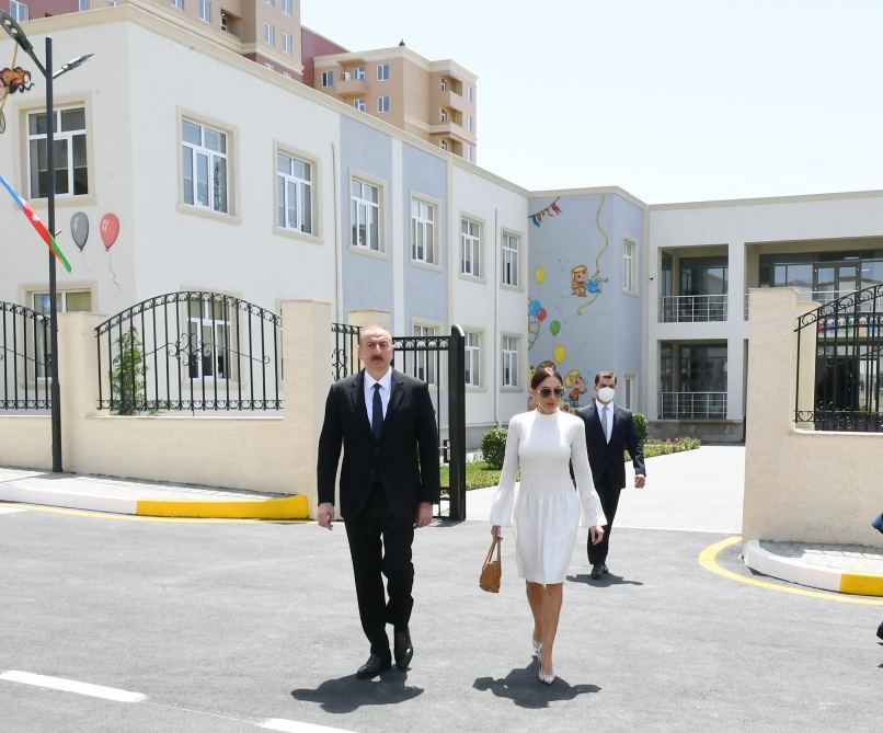 Prezident İlham Əliyev və birinci xanım Mehriban Əliyeva məcburi köçkünlər üçün salınmış “Qobu Park-3” yaşayış kompleksinin açılışında iştirak ediblər (FOTO/VİDEO) (YENİLƏNİB-2)