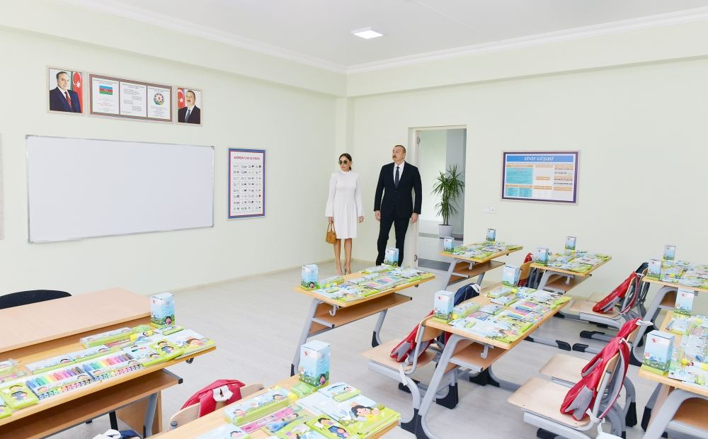 Prezident İlham Əliyev və birinci xanım Mehriban Əliyeva məcburi köçkünlər üçün salınmış “Qobu Park-3” yaşayış kompleksinin açılışında iştirak ediblər (FOTO/VİDEO) (YENİLƏNİB-2)