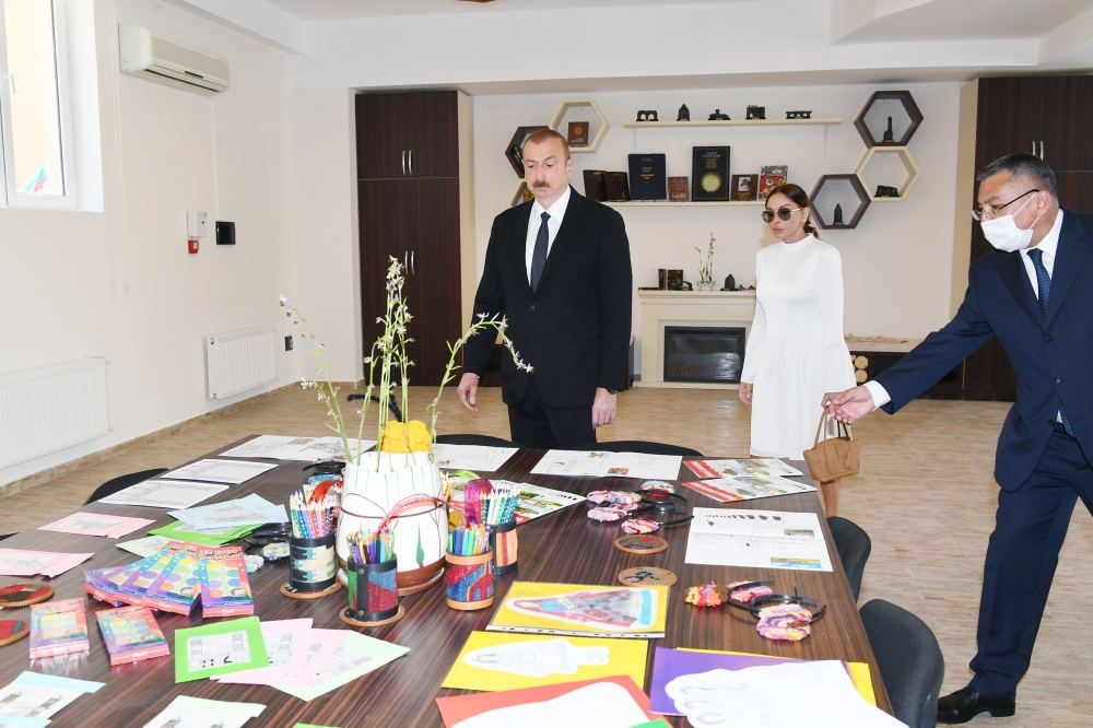Prezident İlham Əliyev və birinci xanım Mehriban Əliyeva məcburi köçkünlər üçün salınmış “Qobu Park-3” yaşayış kompleksinin açılışında iştirak ediblər (FOTO/VİDEO) (YENİLƏNİB-2)