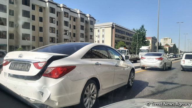 Bakıda qəza uzun tıxaca səbəb oldu (FOTO)