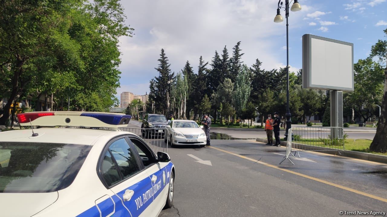 BDYPİ: Yollarda karantin qaydalarını pozan sürücülər saxlanılır (FOTO)