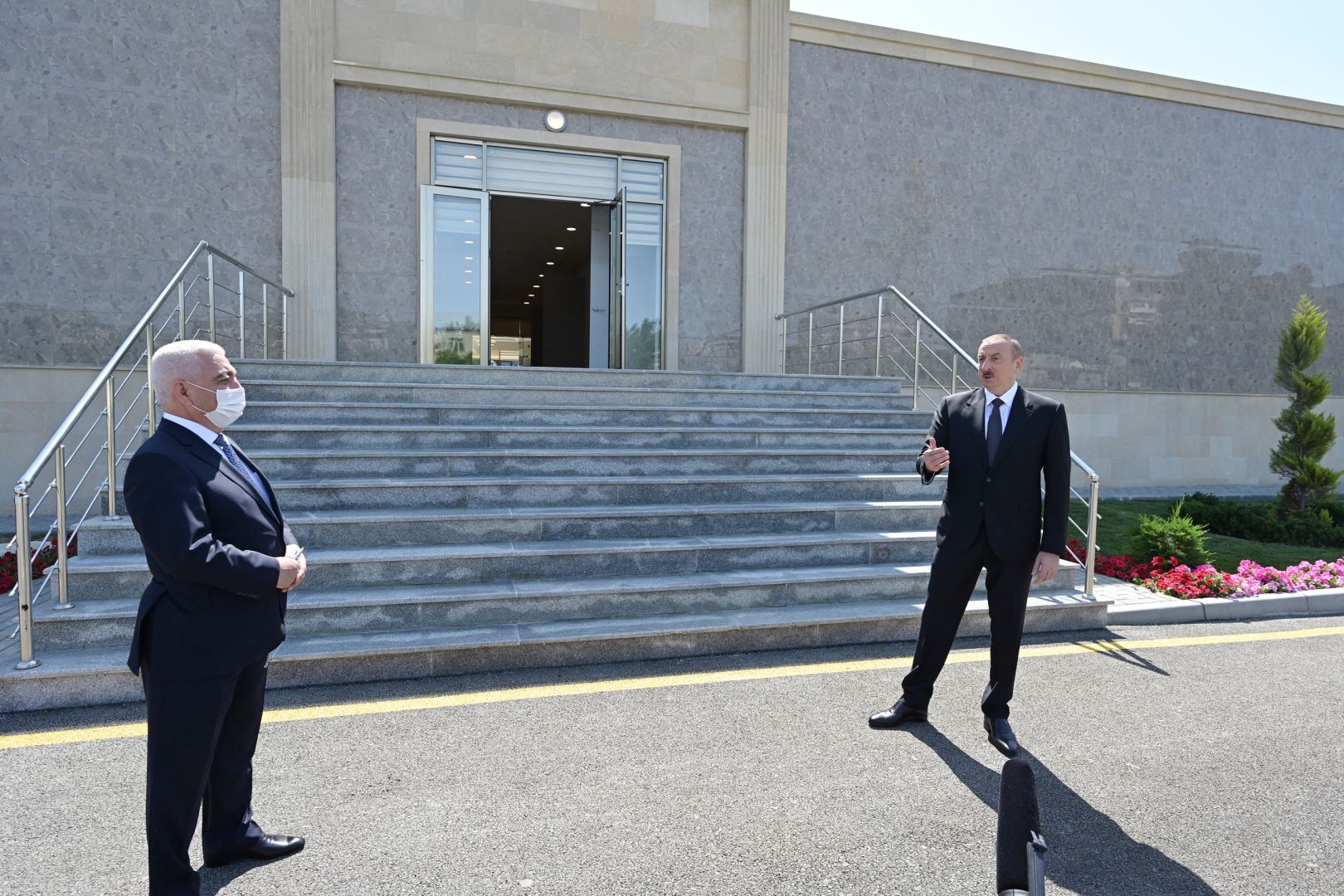 Prezident İlham Əliyev Bakının Xətai rayonunda “Azərenerji”nin “Əhmədli” yarımstansiyasının açılışında iştirak edib (FOTO) (YENİLƏNİB)