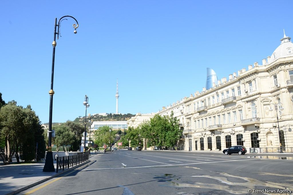 Paytaxtda küçə və yollarda son vəziyyət (FOTO)