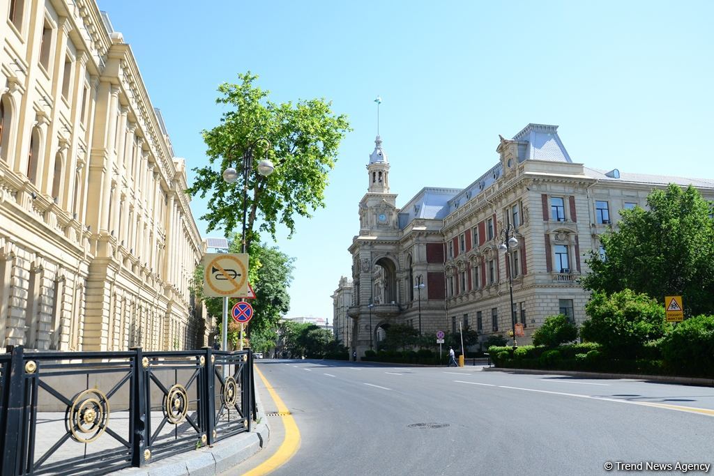 Paytaxtda küçə və yollarda son vəziyyət (FOTO)