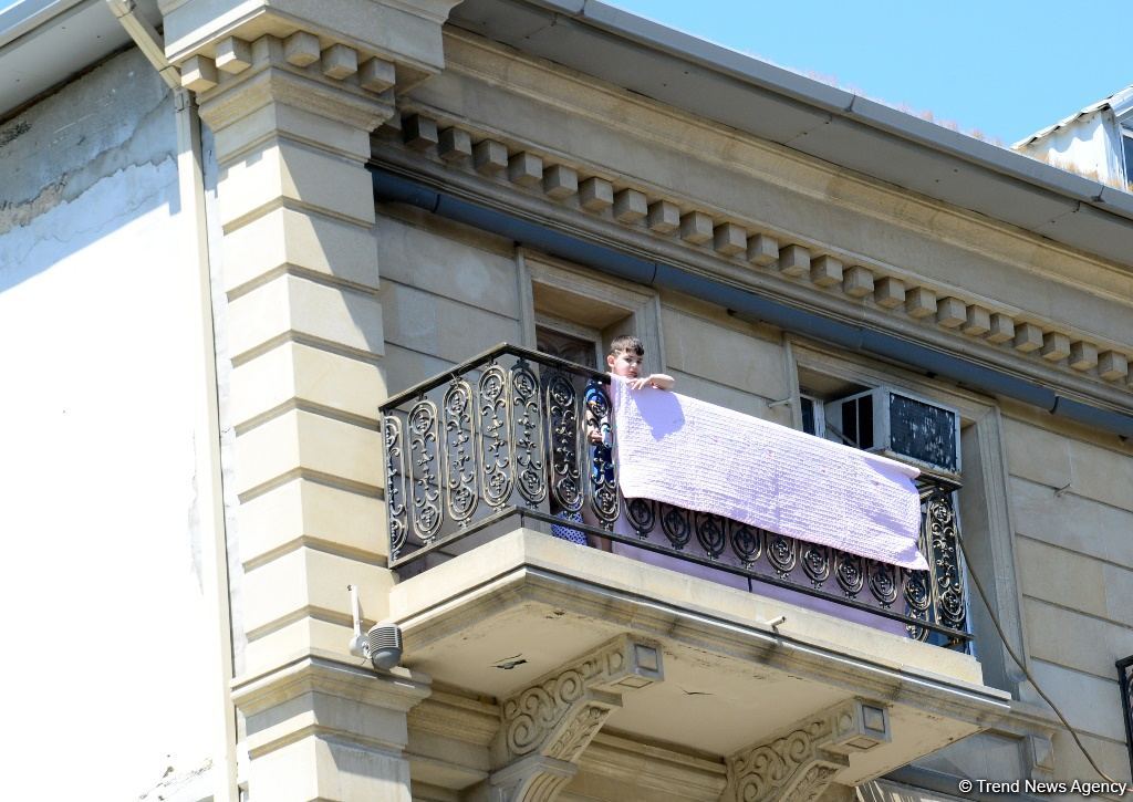 Paytaxtda küçə və yollarda son vəziyyət (FOTO)