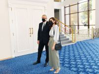 Prezident İlham Əliyev və birinci xanım Mehriban Əliyeva Gəncə Dövlət Dram Teatrının yeni binasının tikintisi ilə tanış olublar (FOTO/VİDEO) (YENİLƏNİB)