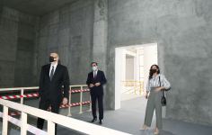 Prezident İlham Əliyev və birinci xanım Mehriban Əliyeva Gəncə Dövlət Dram Teatrının yeni binasının tikintisi ilə tanış olublar (FOTO/VİDEO) (YENİLƏNİB)