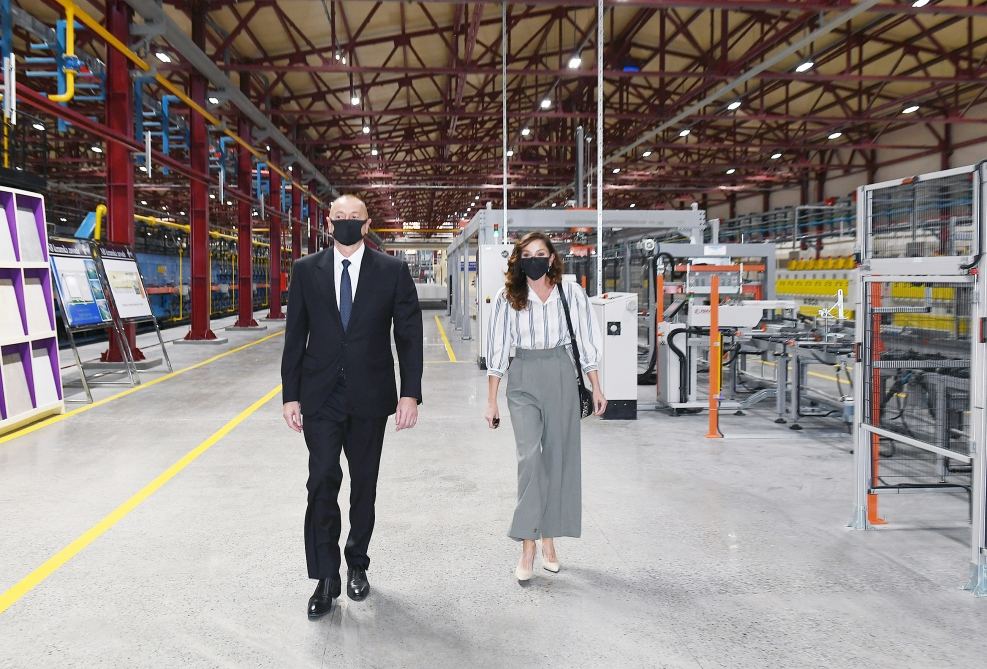 Prezident İlham Əliyev və birinci xanım Mehriban Əliyeva Gəncədə tikinti materialları istehsalı zavodunun açılışında iştirak ediblər (FOTO/VİDEO) (YENİLƏNİB)