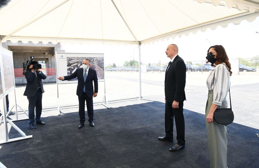 Prezident İlham Əliyev və birinci xanım Mehriban Əliyeva Gəncə şəhərində MİDA tərəfindən inşa edilən yaşayış kompleksinin tikintisi ilə tanış olublar (FOTO/VİDEO) (YENİLƏNİB)