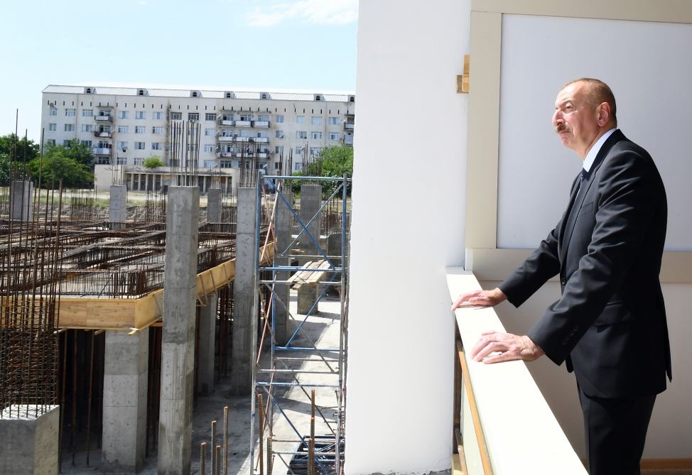 Prezident İlham Əliyev Gəncə İdman Sarayının tikintisi ilə tanış olub (FOTO/VİDEO) (YENİLƏNİB)