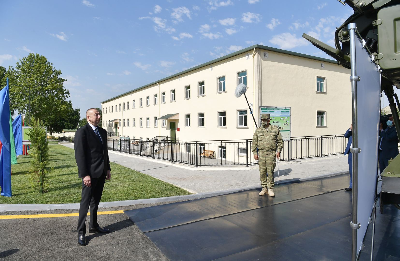 Prezident İlham Əliyev Müdafiə Nazirliyinin "N" saylı hərbi hissəsinin açılışında iştirak edib (FOTO/VİDEO) (YENİLƏNİB-2)