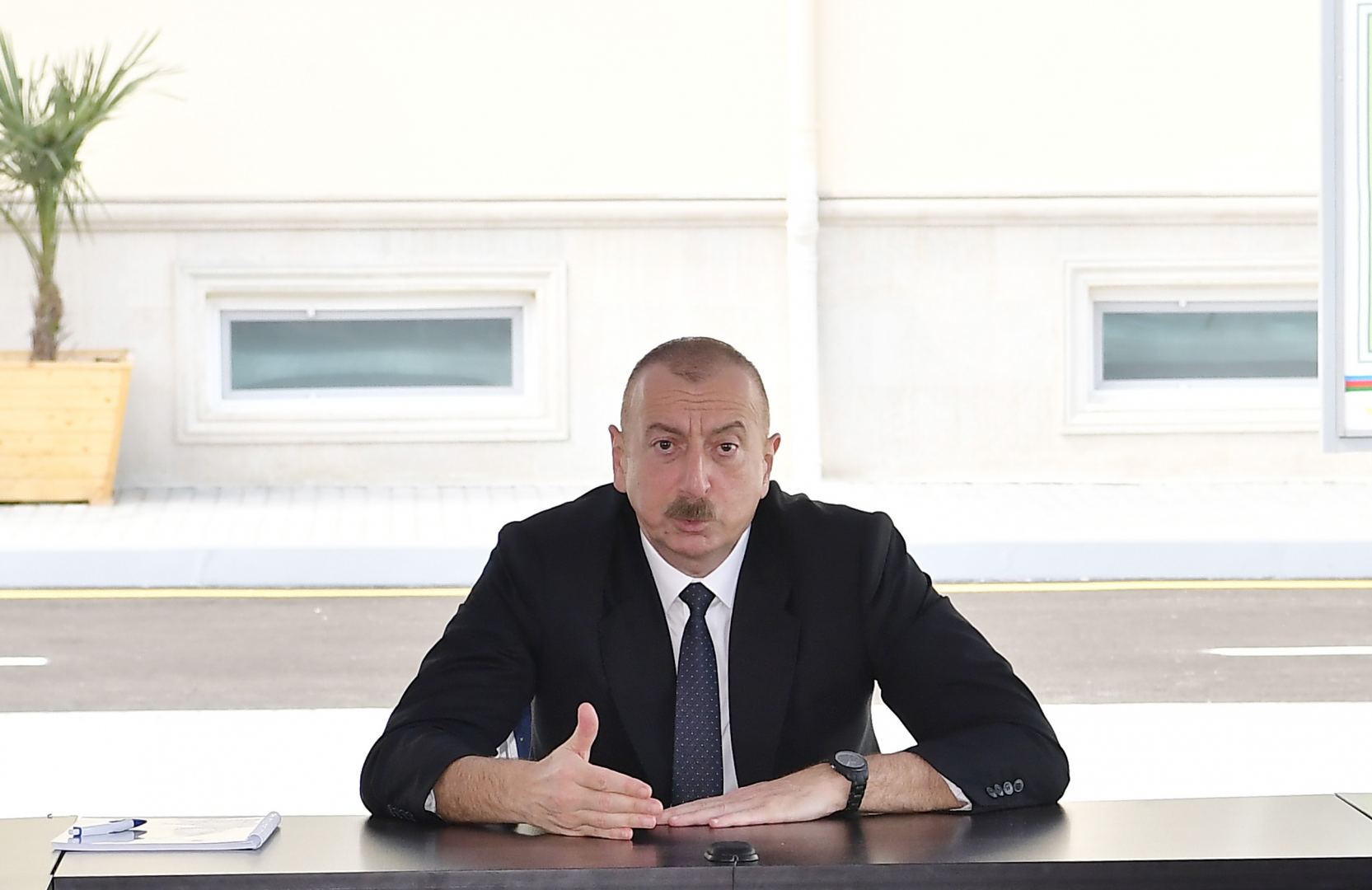 Prezident İlham Əliyev: Son illər ölkəmizdə ordu quruculuğunda, xüsusilə hərbi hissələrin tikintisində Azərbaycan standartları tətbiq edilir və bu standartlar ən yüksək qiymətə layiqdir