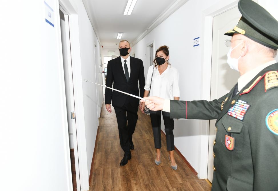 Prezident İlham Əliyev və birinci xanım Mehriban Əliyeva Bakının Xətai rayonunda modul tipli hospitalın açılışında iştirak ediblər (FOTO/VİDEO) (YENİLƏNİB-2)