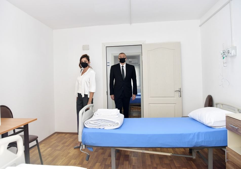 Prezident İlham Əliyev və birinci xanım Mehriban Əliyeva Bakının Xətai rayonunda modul tipli hospitalın açılışında iştirak ediblər (FOTO/VİDEO) (YENİLƏNİB-2)