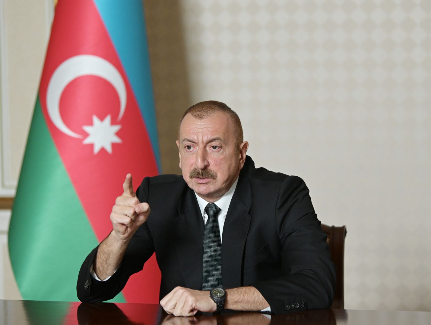 Prezident İlham Əliyevin sədrliyi ilə Nazirlər Kabinetinin 2020-ci ilin birinci yarısının sosial-iqtisadi inkişafının yekunlarına və qarşıda duran vəzifələrə həsr olunan iclası keçirilib (FOTO/VİDEO) (YENİLƏNİB 2)