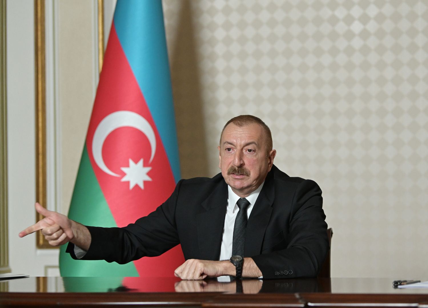 Prezident İlham Əliyevin sədrliyi ilə Nazirlər Kabinetinin 2020-ci ilin birinci yarısının sosial-iqtisadi inkişafının yekunlarına və qarşıda duran vəzifələrə həsr olunan iclası keçirilib (FOTO/VİDEO) (YENİLƏNİB 2)