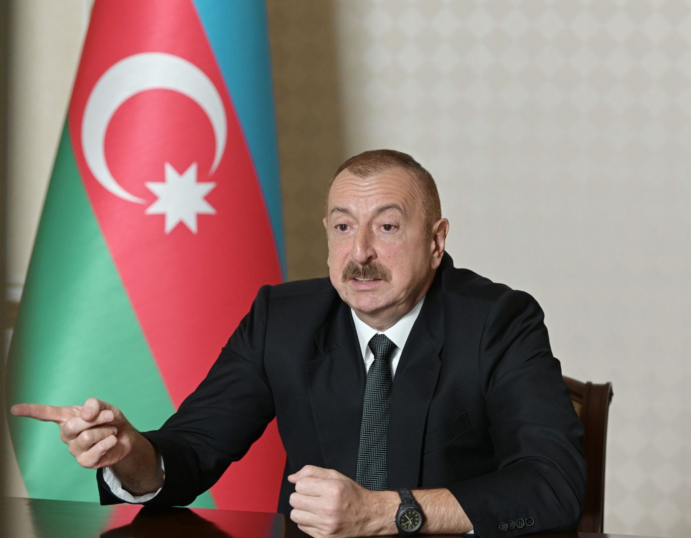 Prezident İlham Əliyevin sədrliyi ilə Nazirlər Kabinetinin 2020-ci ilin birinci yarısının sosial-iqtisadi inkişafının yekunlarına və qarşıda duran vəzifələrə həsr olunan iclası keçirilib (FOTO/VİDEO) (YENİLƏNİB 2)