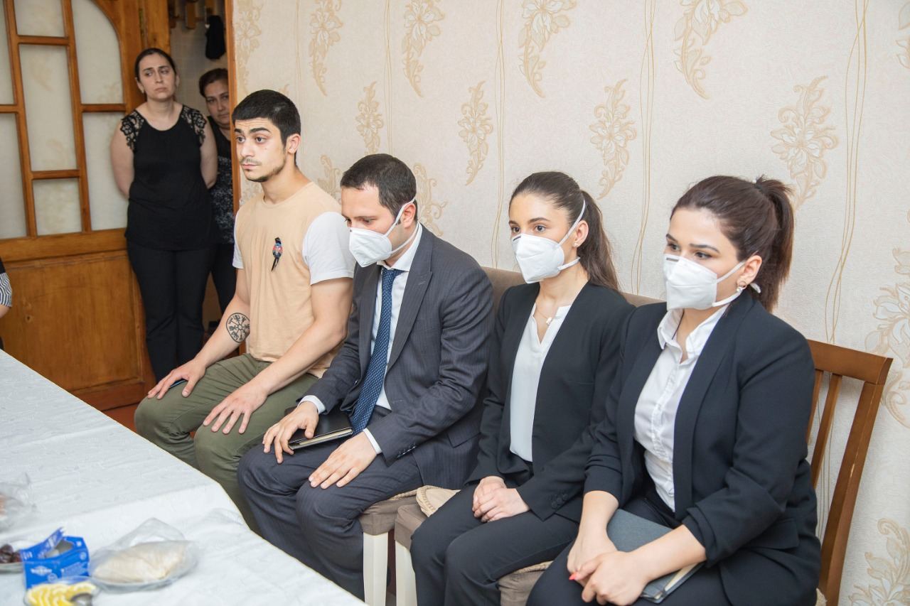 Birinci vitse-prezident Mehriban Əliyeva 12 şəhid hərbçi ilə bağlı Heydər Əliyev Fonduna tapşırıq verdi (FOTO)