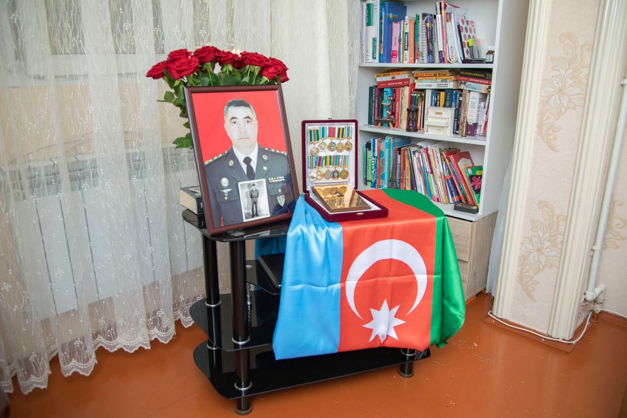Birinci vitse-prezident Mehriban Əliyeva 12 şəhid hərbçi ilə bağlı Heydər Əliyev Fonduna tapşırıq verdi (FOTO)