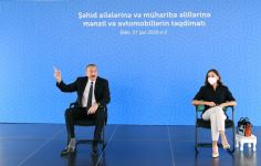 Prezident İlham Əliyev və birinci xanım Mehriban Əliyeva  Bakıda şəhid ailələrinə, müharibə əlillərinə mənzillərin və avtomobillərin təqdim olunması mərasimində iştirak edib (FOTO/VİDEO) (YENİLƏNİB)