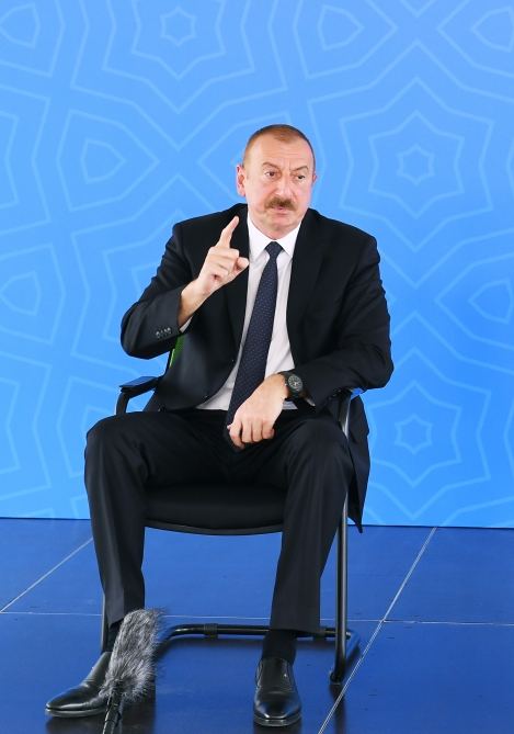 Prezident İlham Əliyev və birinci xanım Mehriban Əliyeva  Bakıda şəhid ailələrinə, müharibə əlillərinə mənzillərin və avtomobillərin təqdim olunması mərasimində iştirak edib (FOTO/VİDEO) (YENİLƏNİB)