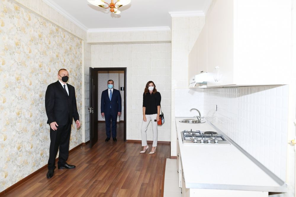 Prezident İlham Əliyev və birinci xanım Mehriban Əliyeva  Bakıda şəhid ailələrinə, müharibə əlillərinə mənzillərin və avtomobillərin təqdim olunması mərasimində iştirak edib (FOTO/VİDEO) (YENİLƏNİB)