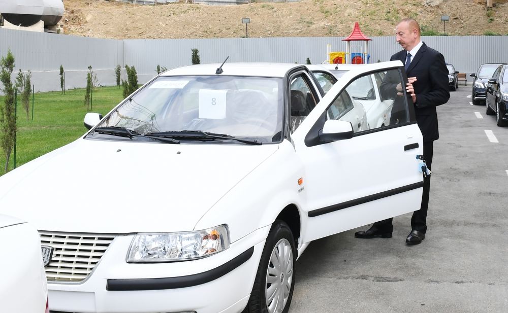 Prezident İlham Əliyev və birinci xanım Mehriban Əliyeva  Bakıda şəhid ailələrinə, müharibə əlillərinə mənzillərin və avtomobillərin təqdim olunması mərasimində iştirak edib (FOTO/VİDEO) (YENİLƏNİB)