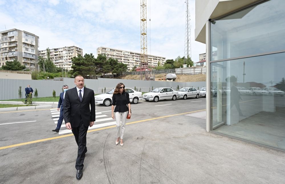 Prezident İlham Əliyev və birinci xanım Mehriban Əliyeva  Bakıda şəhid ailələrinə, müharibə əlillərinə mənzillərin və avtomobillərin təqdim olunması mərasimində iştirak edib (FOTO/VİDEO) (YENİLƏNİB)