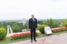 Prezident İlham Əliyev Balakəndə ulu öndər Heydər Əliyevin abidəsini ziyarət edib (FOTO) (YENİLƏNİB)