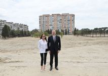 Prezident İlham Əliyev və birinci xanım Mehriban Əliyeva Yasamal rayonunda salınacaq meşə tipli yeni parkda görüləcək işlərlə tanış olublar (FOTO) (YENİLƏNİB)