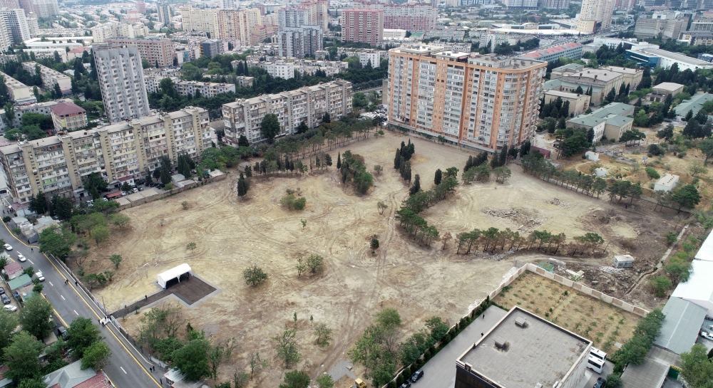 Prezident İlham Əliyev və birinci xanım Mehriban Əliyeva Yasamal rayonunda salınacaq meşə tipli yeni parkda görüləcək işlərlə tanış olublar (FOTO) (YENİLƏNİB)