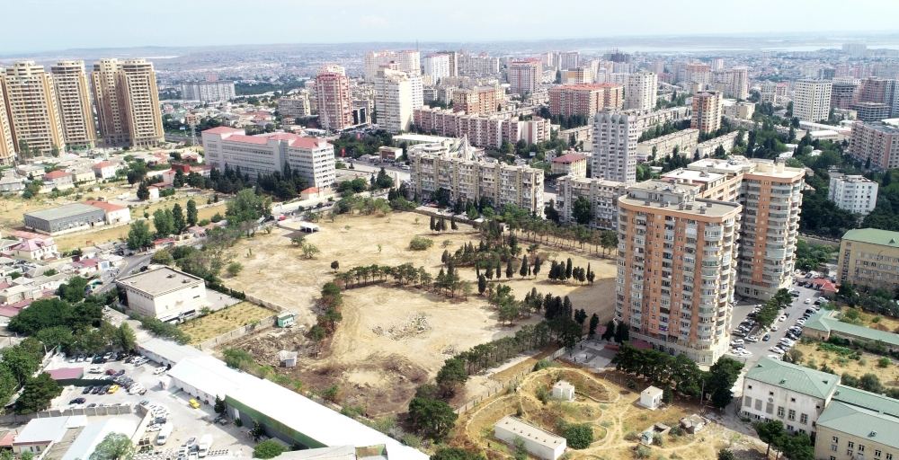 Prezident İlham Əliyev və birinci xanım Mehriban Əliyeva Yasamal rayonunda salınacaq meşə tipli yeni parkda görüləcək işlərlə tanış olublar (FOTO) (YENİLƏNİB)