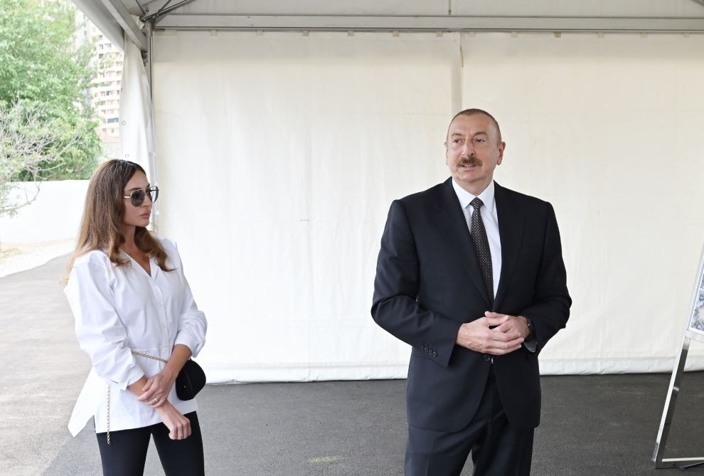 Prezident İlham Əliyev və birinci xanım Mehriban Əliyeva Yasamal rayonunda salınacaq meşə tipli yeni parkda görüləcək işlərlə tanış olublar (FOTO) (YENİLƏNİB)