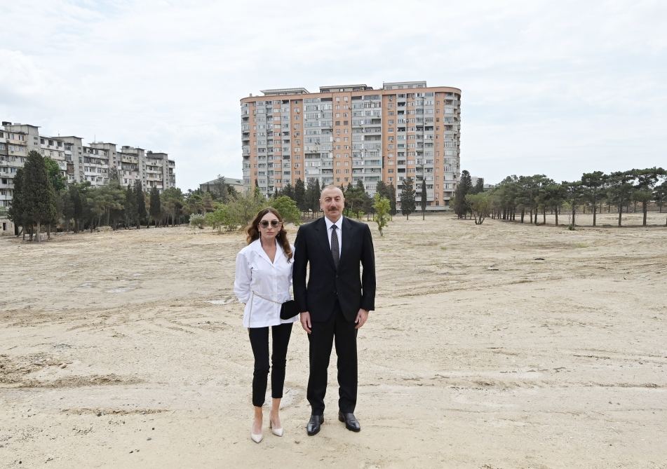 Prezident İlham Əliyev və birinci xanım Mehriban Əliyeva Yasamal rayonunda salınacaq meşə tipli yeni parkda görüləcək işlərlə tanış olublar (FOTO) (YENİLƏNİB)