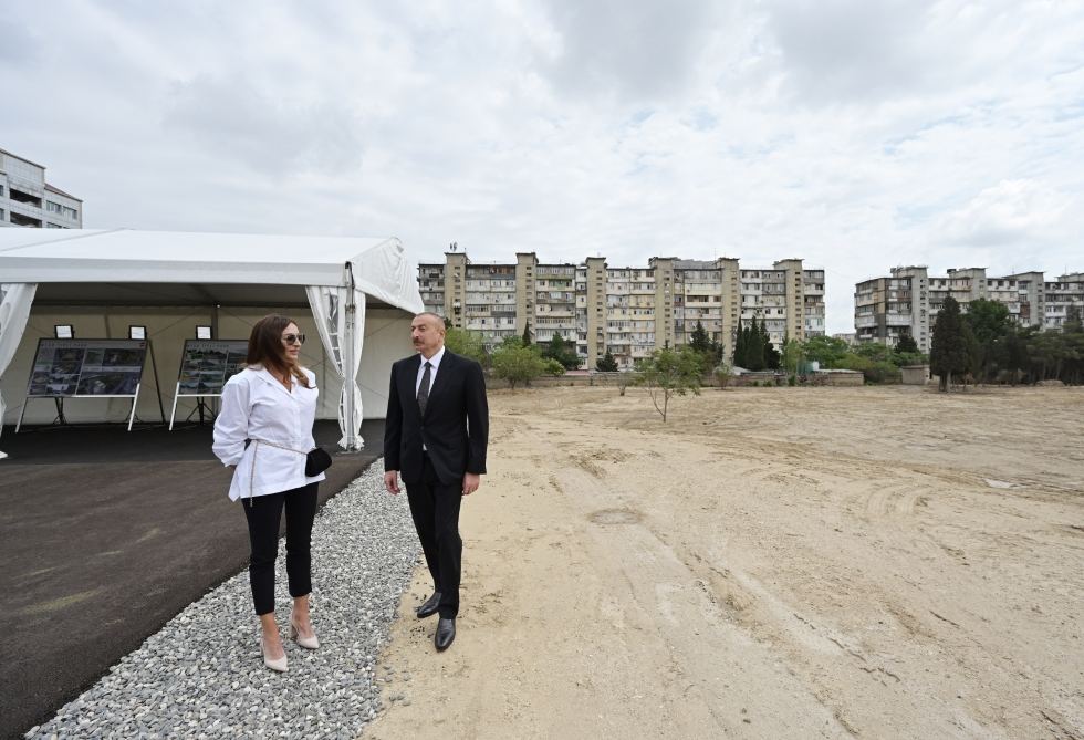 Prezident İlham Əliyev və birinci xanım Mehriban Əliyeva Yasamal rayonunda salınacaq meşə tipli yeni parkda görüləcək işlərlə tanış olublar (FOTO) (YENİLƏNİB)