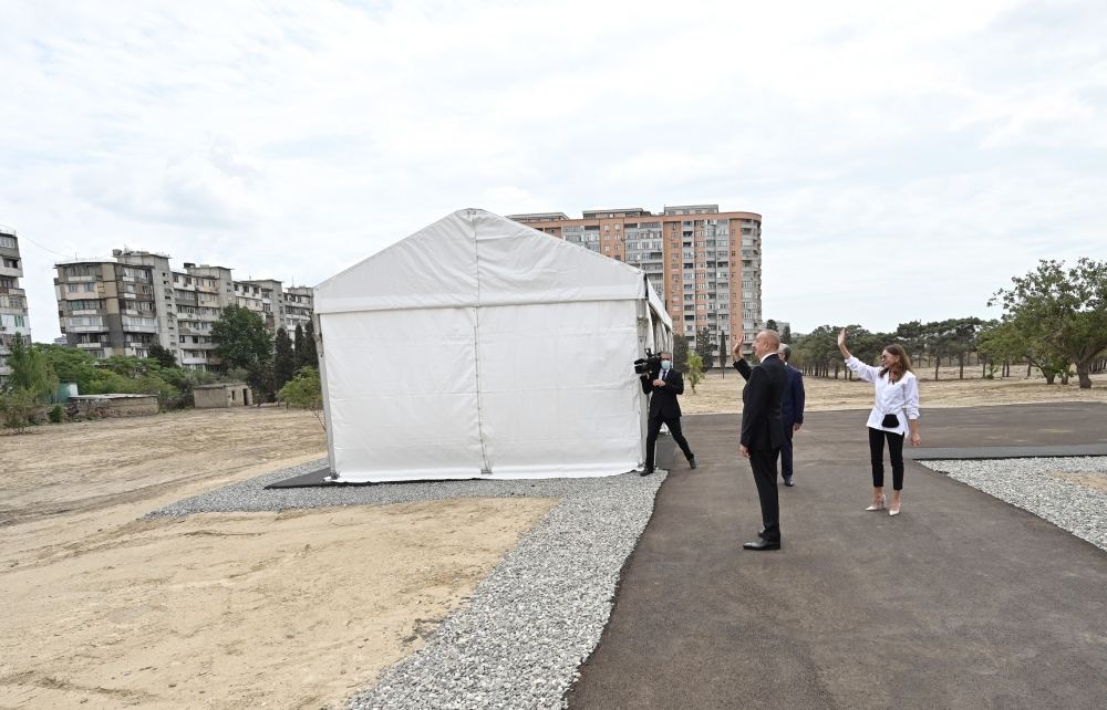 Prezident İlham Əliyev və birinci xanım Mehriban Əliyeva Yasamal rayonunda salınacaq meşə tipli yeni parkda görüləcək işlərlə tanış olublar (FOTO) (YENİLƏNİB)