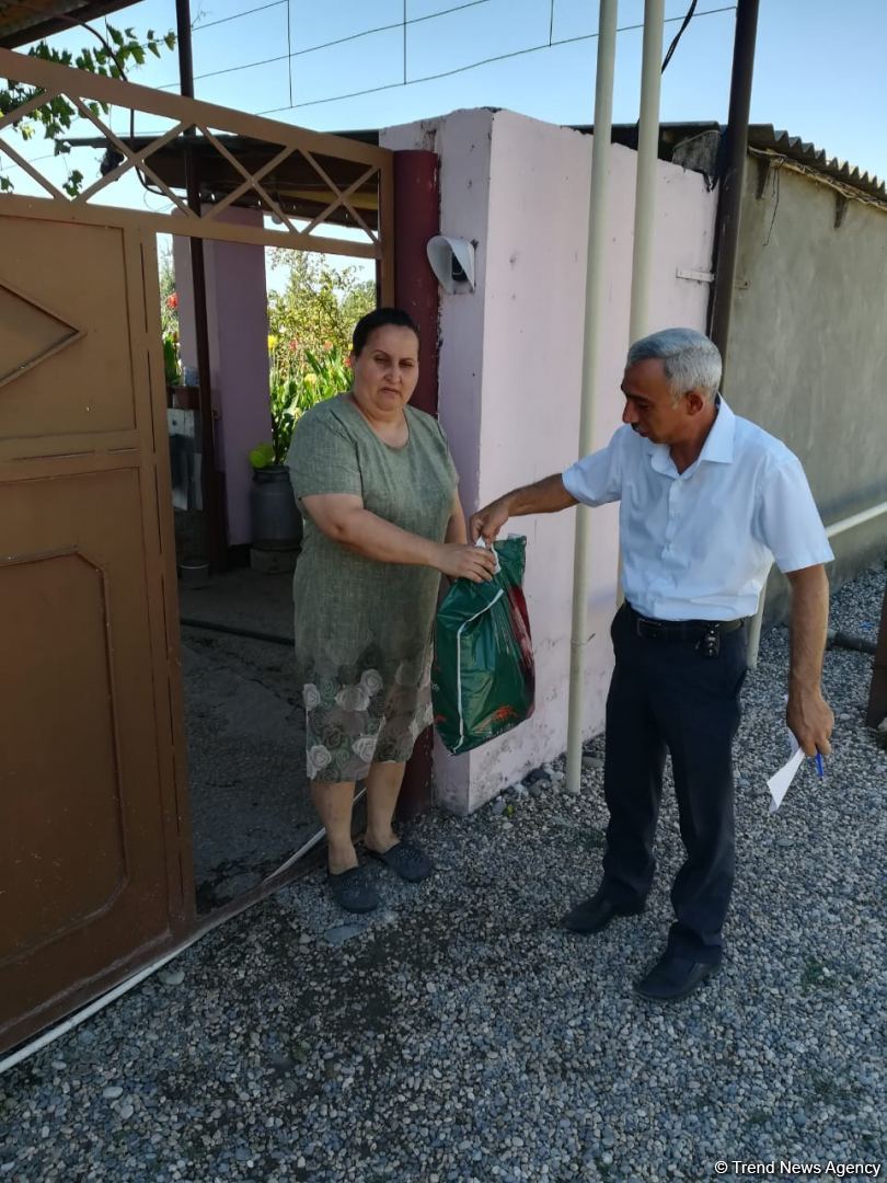 Deputat Sevil Mikayılovanın təşəbbüsü ilə Xudat sakinlərinə Qurban  sovqatları paylanılıb (FOTO)