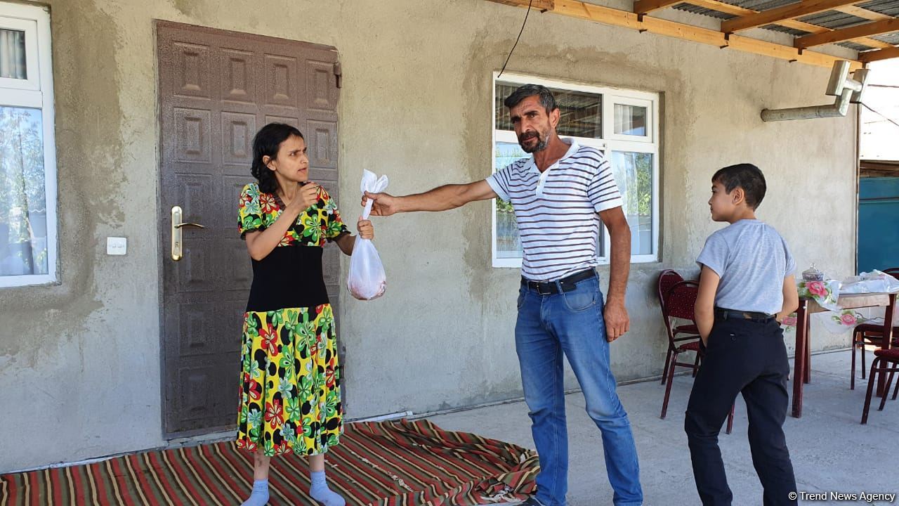 Deputat Sevil Mikayılovanın təşəbbüsü ilə Xudat sakinlərinə Qurban  sovqatları paylanılıb (FOTO)