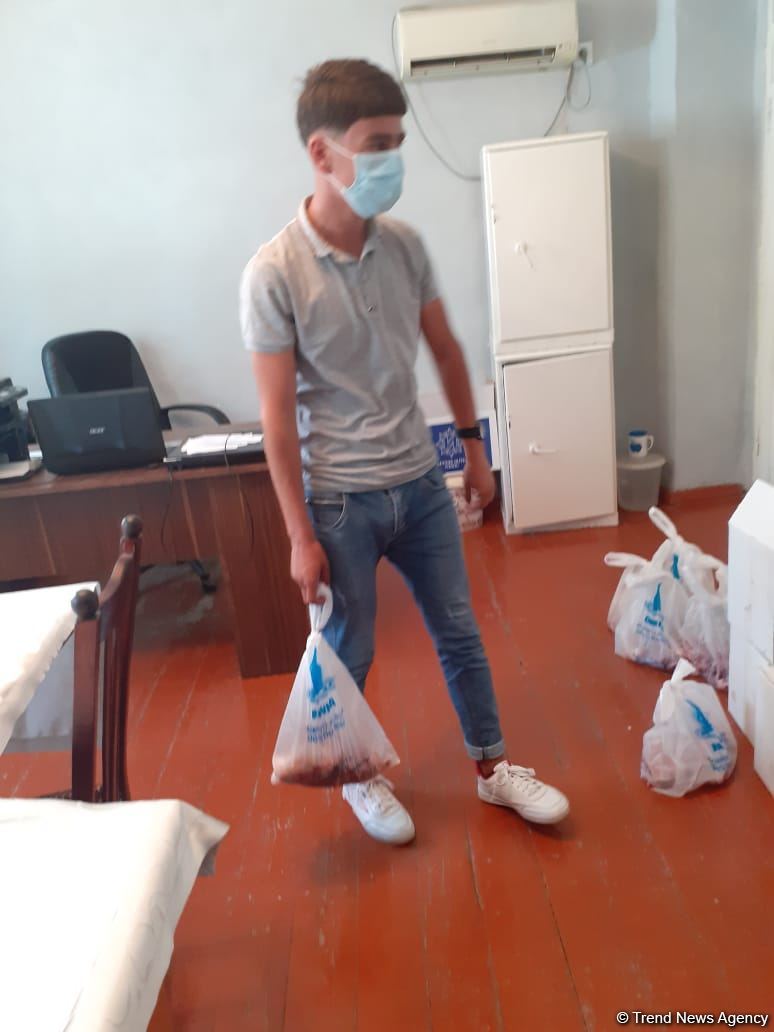 Deputat Sevil Mikayılovanın təşəbbüsü ilə Xudat sakinlərinə Qurban  sovqatları paylanılıb (FOTO)