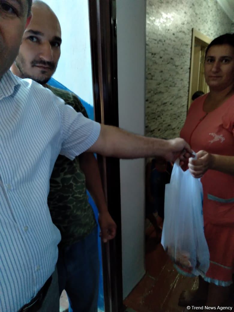 Deputat Sevil Mikayılovanın təşəbbüsü ilə Xudat sakinlərinə Qurban  sovqatları paylanılıb (FOTO)