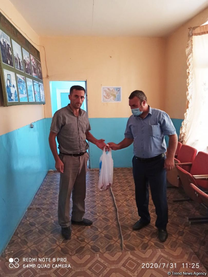 Deputat Sevil Mikayılovanın təşəbbüsü ilə Xudat sakinlərinə Qurban  sovqatları paylanılıb (FOTO)