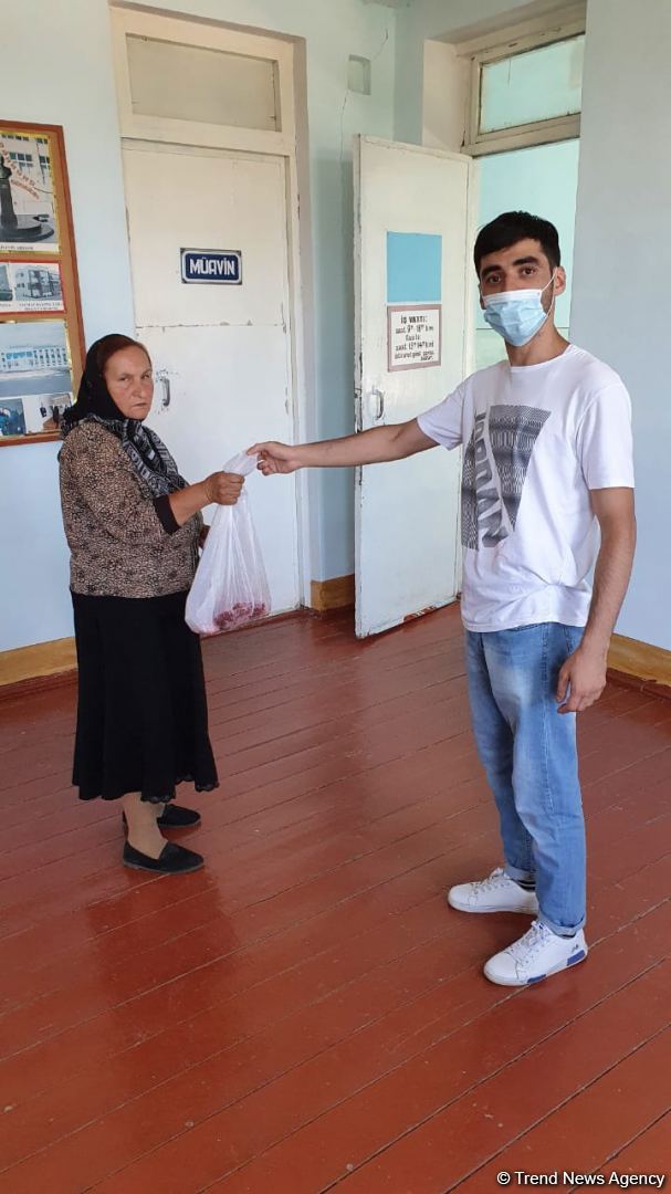 Deputat Sevil Mikayılovanın təşəbbüsü ilə Xudat sakinlərinə Qurban  sovqatları paylanılıb (FOTO)