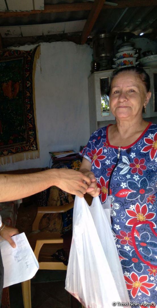 Deputat Sevil Mikayılovanın təşəbbüsü ilə Xudat sakinlərinə Qurban  sovqatları paylanılıb (FOTO)