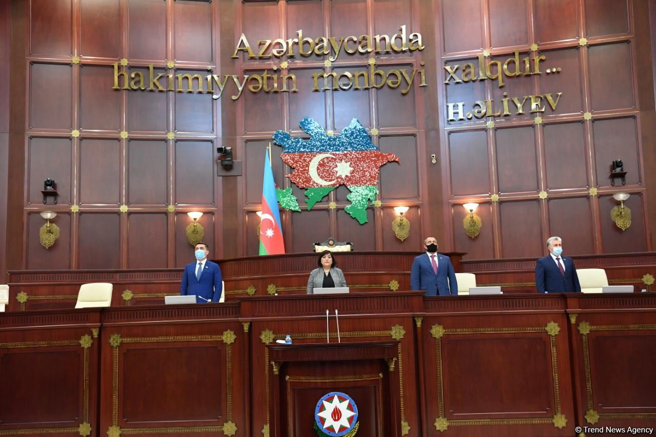 Milli Məclisin növbədənkənar sessiyası başa çatdı (FOTO)